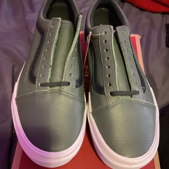Vans - Picture 2 of 5